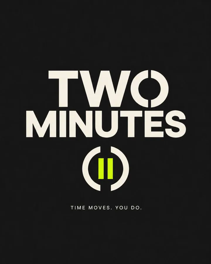 Логотип TWO MINUTES на тёмном фоне